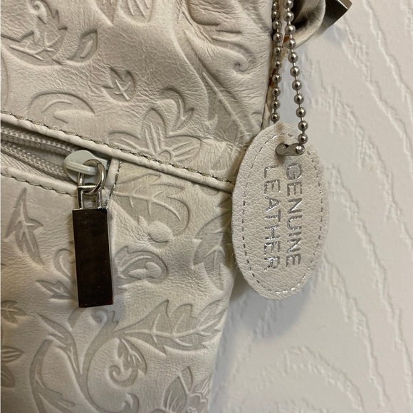 Leather Embossed Shoulder Bag Cream Color Leather - Picture 3 of 8